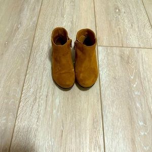 Toddler girl size 8 boots brown